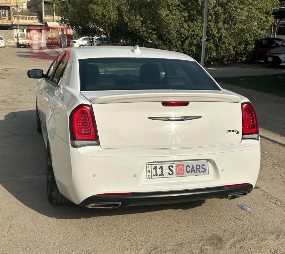 کرایسلەر 300